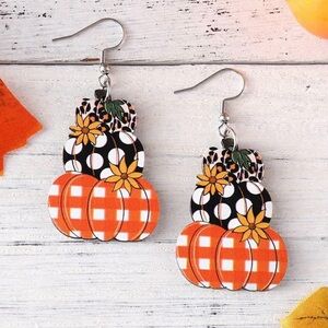 Handmade vintage style wooden pumpkin earrings | fall | autumn | Thanksgiving